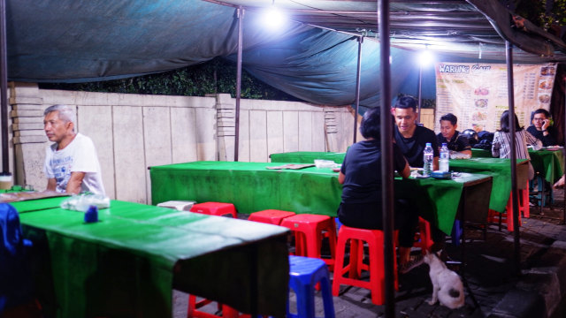 Tenda dari Warung Gaul Ayam Malaya.